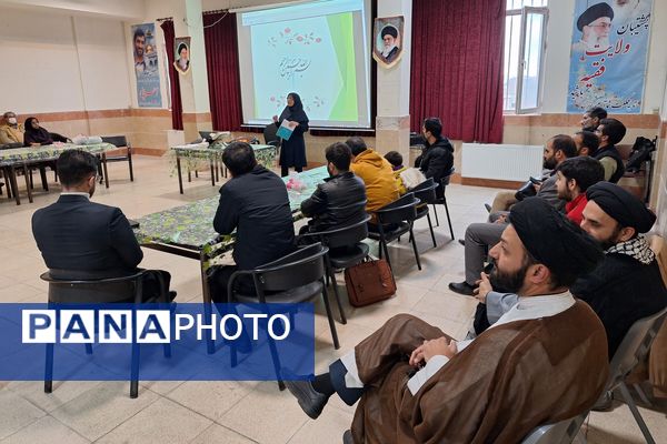 کارگاه توانمندسازی دبیران درس تفکر و سبک زندگی در پردیس