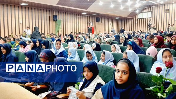 مراسم تجلیل از دانش‌آموزان ممتاز مدارس شاهد استان البرز