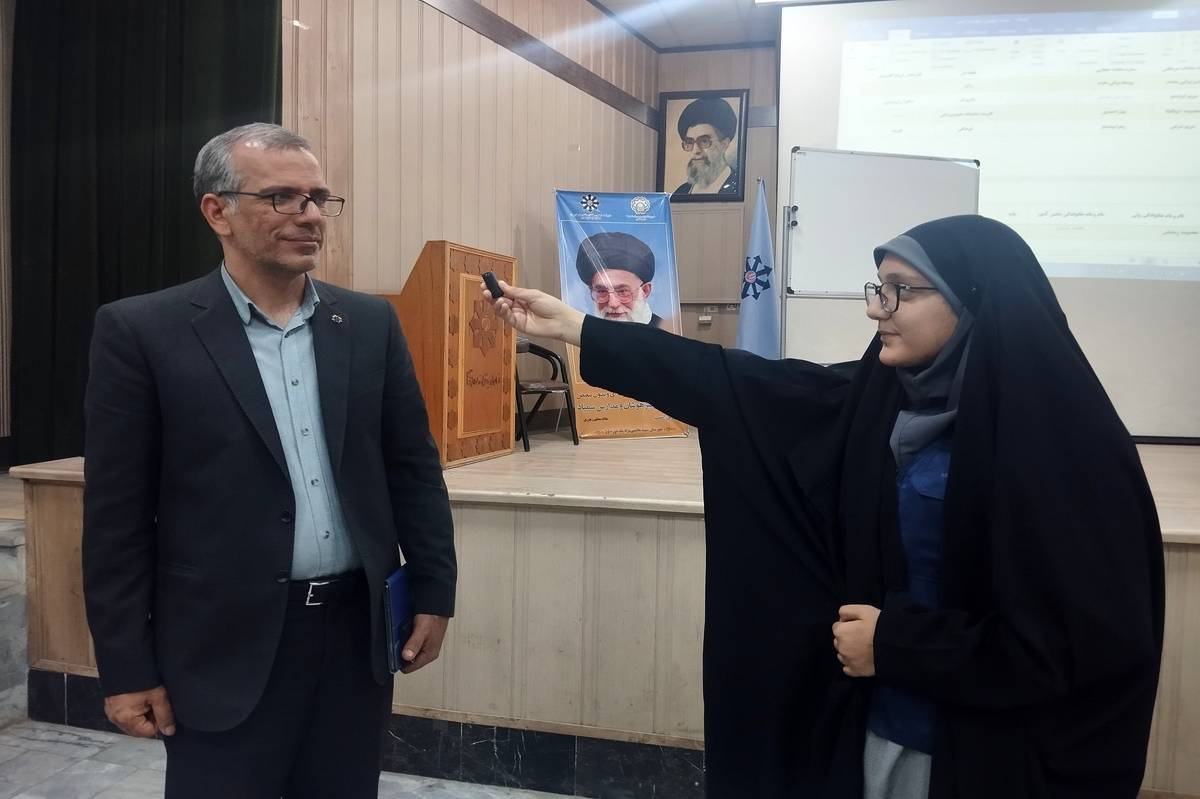 برنامههای آموزشی و تربیتی مدارس استعدادهای درخشان بر سه محور اجرا میشود