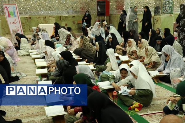 برگزاری محفل انس با قرآن کریم با حضور بیش از ۱۰۰۰ دانش‌آموز دختر روزه اولی در امامزاده بی بی سکینه