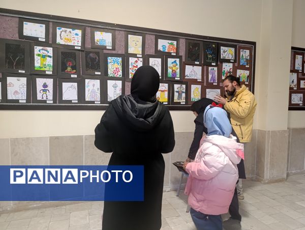 نمایشگاه نقاشی دانش آموزان مدرسه مهر و ماه آشخانه 