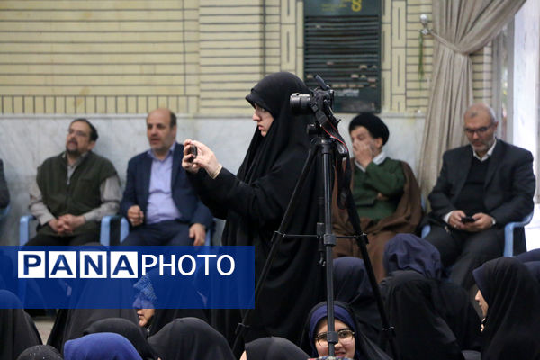 اعزام نخستین گروه از دانش‌آموزان ناحیه 4 قم به اردوی راهیان نور