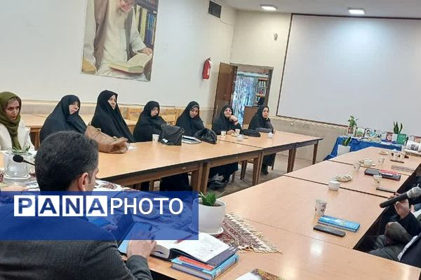 روایت قلم‌های ماندگار؛ پنجمین نشست کتابخوانی پیشکسوتان در پیشوا