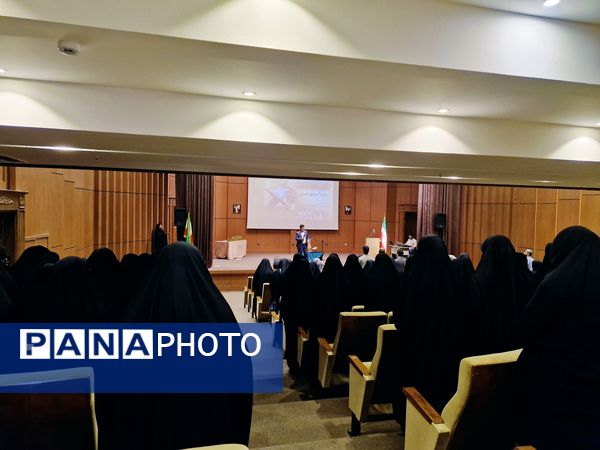 آیین تجلیل از منتخبان چهل و دومین دوره مسابقات قرآن و عترت و نماز در ناحیه ۳ مشهد مقدس