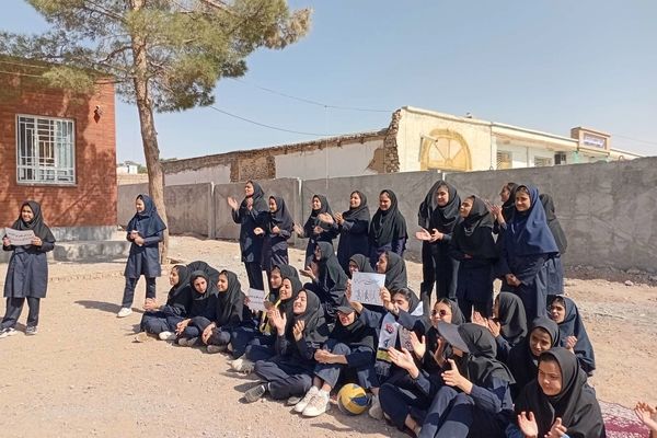 المپیاد ورزشی درون مدرسه ای در دبیرستان مادرمهربان خلیل آباد