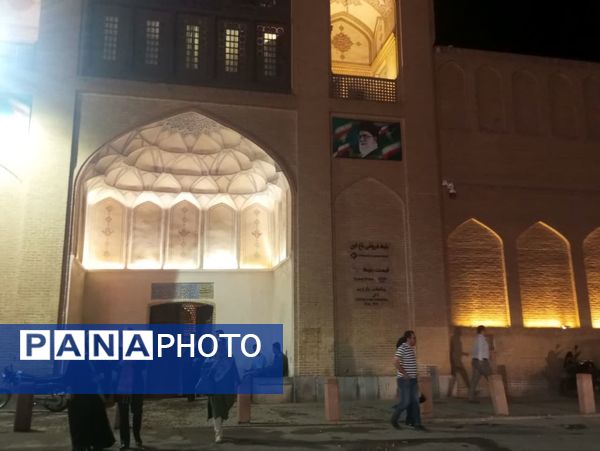 شب حماسه و اندیشه در جهان باغ تاریخی فین کاشان 