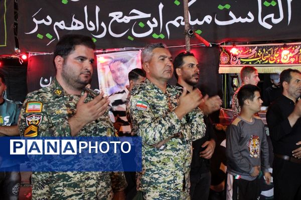 دانش‌آموزان در موکب دانش‌آموزی عشاق‌الحسین از زائرین کربلای معلی پذیرایی کردند