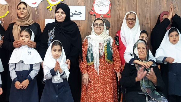 بزرگداشت هفته ملی سالمند در دبستان دخترانه سماء شیروان 