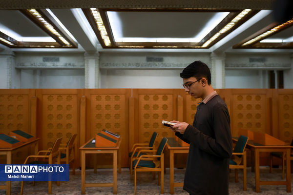 اعتکاف دانش‌آموزی در مسجد جامع شهرک غرب