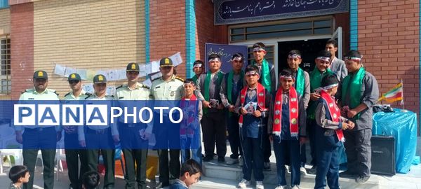 مراسم ویژه  هفته نیروی انتظامی در آموزشگاه پویندگان فرهنگ خلیل آباد