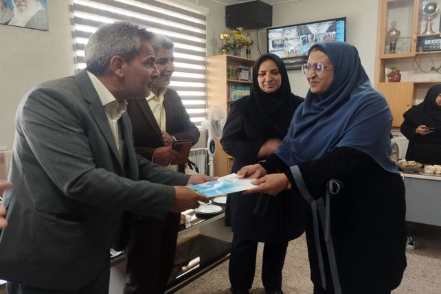  تقدیر از معلمان نمونه دبیرستان هاجر بیرجند