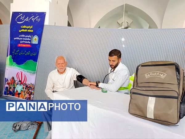 برپایی میز خدمات در مصلی نماز جمعه توسط نیروی انتظامی شهرستان خلیل اباد 