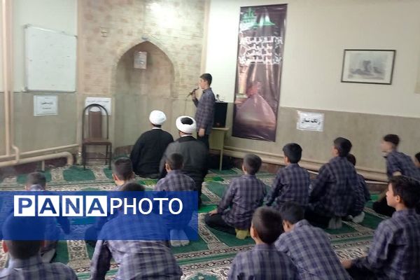 برپایی نماز جماعت مدارس کهریزک با حضور امام جمعه منطقه 