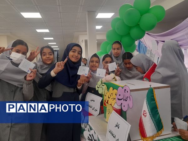 انتخابات شورای دانش آموزی در دبستان پورشهریاری
