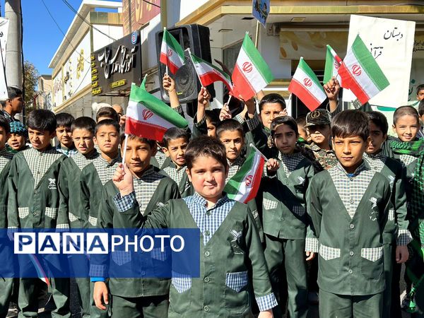 مردم کاشمر با گام‌های استوار در مسیر آرمان‌های انقلاب گام برداشتند 