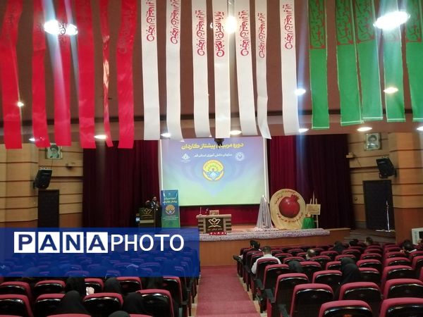 آیین افتتاحیه دوره تربیت مربی کاردان سازمان دانش‌آموزی استان قم