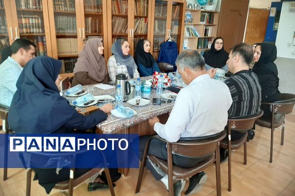 جلسه انجمن اولیا و هیات امنا در مدرسه پویش ناحیه ۳ شیراز