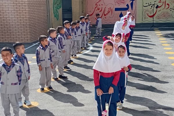 شکوفه‌های مهر در مارکده؛ دبستان سردار سلیمانی میزبان جشن جوانه‌ها