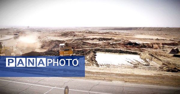 عملیات خاکبرداری و تسطیح ضلع غربی میدان طبیعت کاشمر
