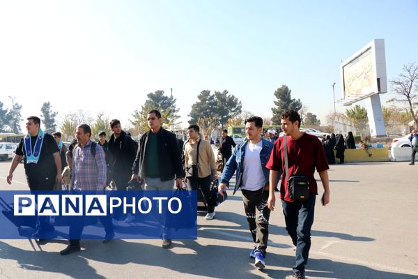 اعزام کاروان پسران عمره دانش‌آموزی از مشهد