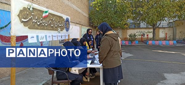 برگزاری انتخابات شورای دانش‌آموزی در مدرسه شاهد آمنه