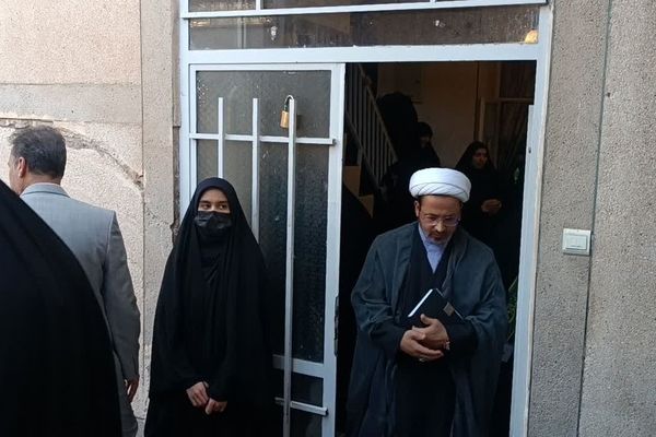 بازدید مسئولین اداره آموزش و پرورش از حوزه علمیه مکتب نرجس کاشمر