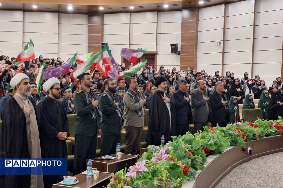 اجتماع بزرگ دانش آموزان بسیجی پردیس در گرامیداشت شهدای دانش آموز