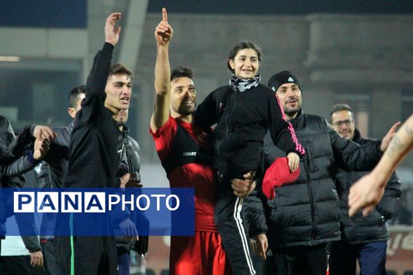 برد شیرین تراکتور در خانه مقابل چادرملو 