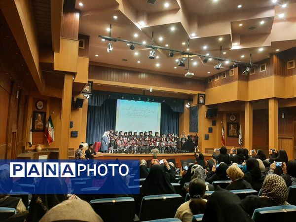 جشن فارغ‌التحصیلی و تجلیل از نخبگان کنکور در دبیرستان نمونه فرهنگ آرمینه مصلی‌نژاد