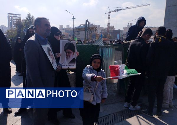 راهپیمایی ۱۳ آبان در میدان شهدا مشهد