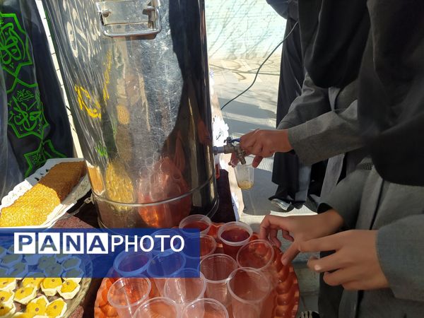 برپایی ایستگاه صلواتی در دبیرستان دخترانه امید 