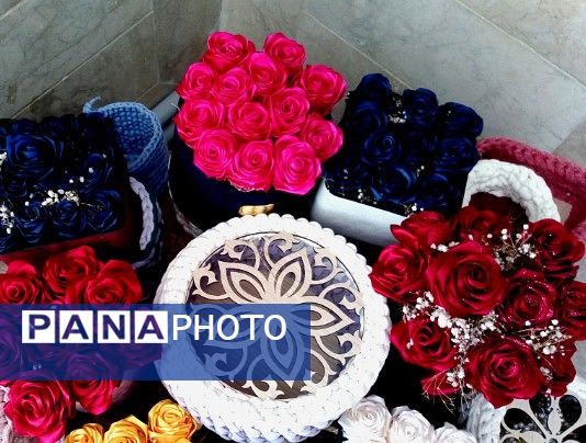 آموزش ساخت گل روبانی در دبیرستان دخترانه فاطمیه