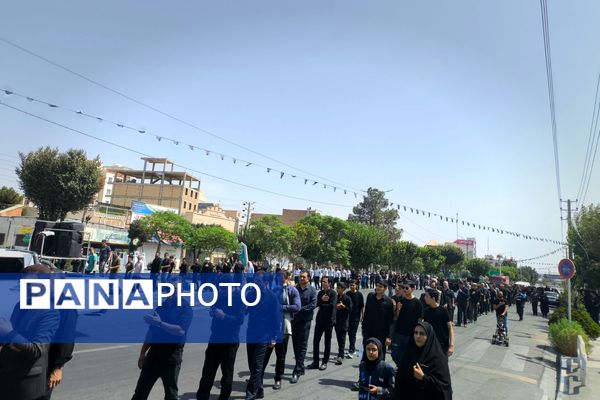 خیل عاشقان حسینی در مسیر جاماندگان اربعین رباط کریم