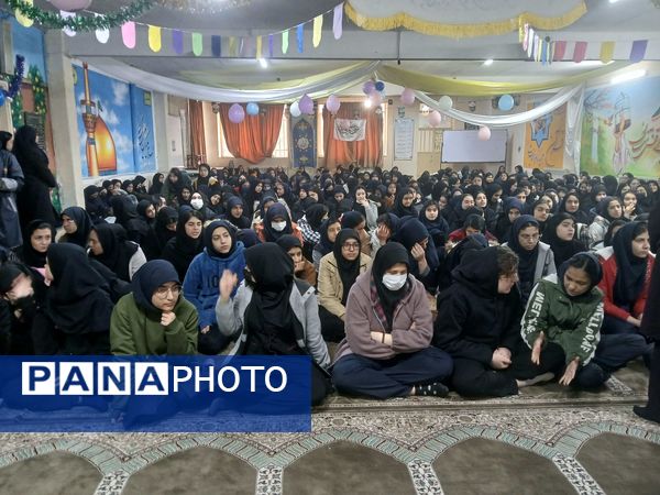 تقدیر از دانش‌آموزان برتر آموزشی، پرورشی و ورزشی دبیرستان آزرم ناحیه یک مشهد 