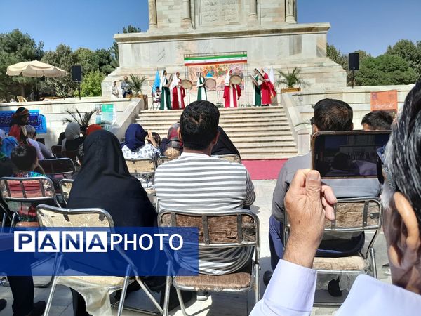 همایش کودک و شاهنامه در آرامگاه فردوسی 