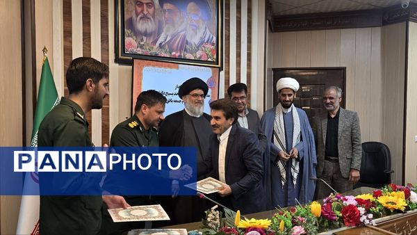 دیدار مدیران و فرماندهان بسیج دانش‌آموزی با امام جمعه بافق