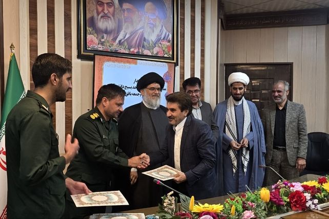 دیدار مدیران و فرماندهان بسیج دانش‌آموزی با امام جمعه بافق