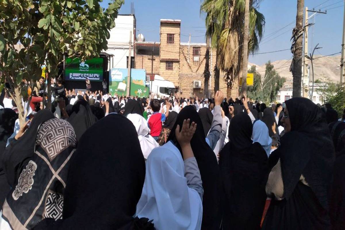 حضور تماشا خانه سیار کانون پرورش فکری کودکان و نوجوانان در شهرستان پلدختر 