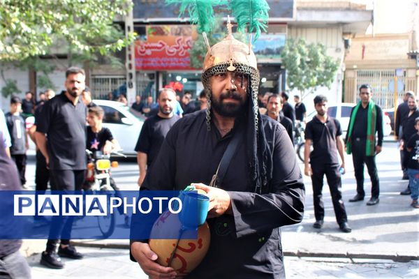 حضور پرشور کودکان قمی در دسته‌های عزاداری روز تاسوعا 