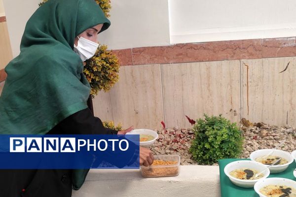 برپایی ایستگاه صلواتی و سفره حضرت فاطمه زهرا (س) در دبستان بنت‌الهدی فیروزکوه