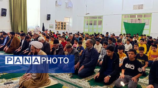  اقامه نماز جماعت و بازدید صمیمی از اعتکاف پسران در خلیل آباد