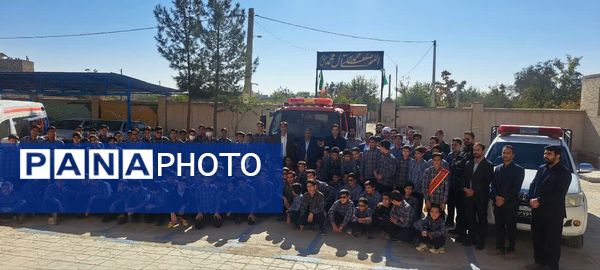 مراسم هفته گرامیداشت پدافند غیرعامل در دبیرستان دور اول صدرا مهریز