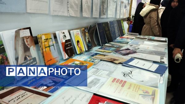 بازدید دانش آموزان از نمایشگاه پژوهش و فناوری در خلیل آباد