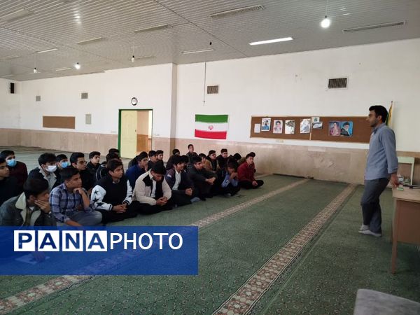 کارگاه آموزشی هدایت تحصیلی و مهارت‌های زندگی در خاتم 