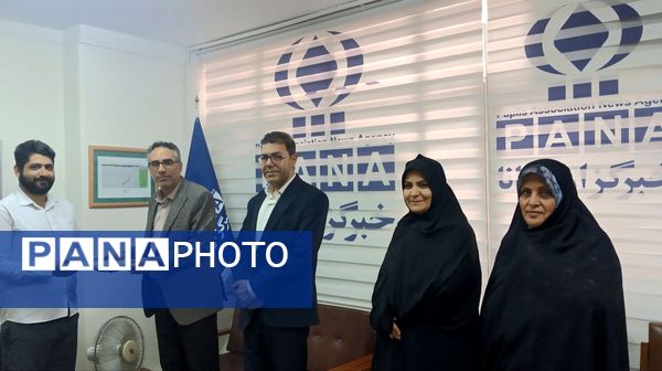 مدیر آموزش و پرورش ناحیه 2 زنجان با حضور در سازمان دانش‌آموزی روز خبرنگار را گرامی داشت