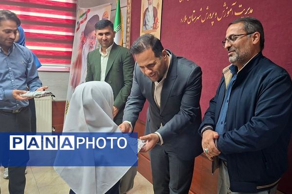 مراسم تقدیر از دانشآموزان فعال شورا در شهرستان ملارد