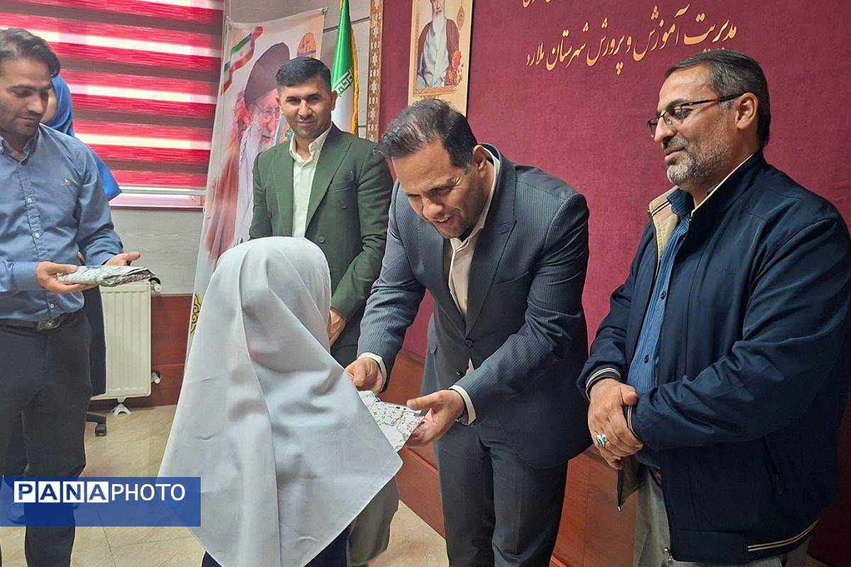 مراسم تقدیر از دانشآموزان فعال شورا در شهرستان ملارد