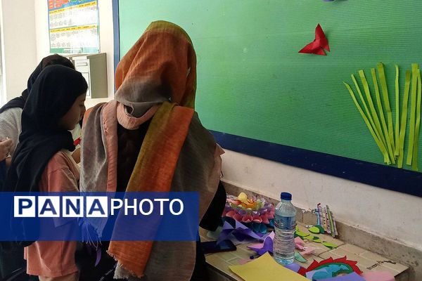 اجرای طرح غبارروبی نمازخانه مدارس در دبیرستان توحید یک شهرستان قدس