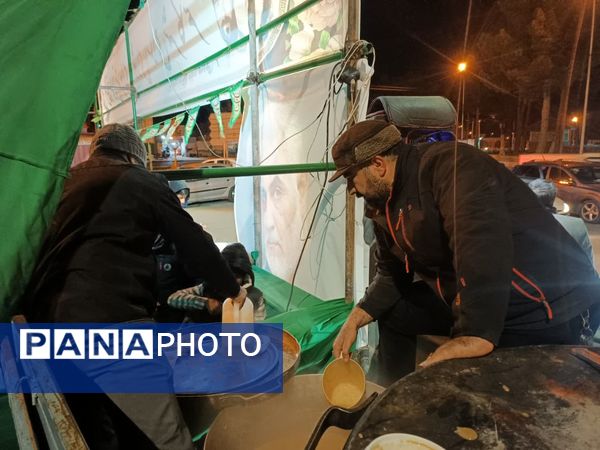 برپایی ایستگاه صلواتی شهرداری و شورای اسلامی شهر کاشمر
