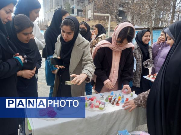 بازارچه درون مدرسه‌ای در مدرسه فاطمیه شهرستان شیروان